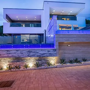 Marassi With Heated Pool, Hot Tub And Sauna Crikvenica